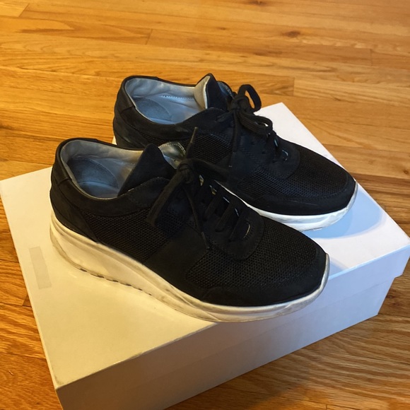 Common Projects Sneakers - Picture 2 of 7